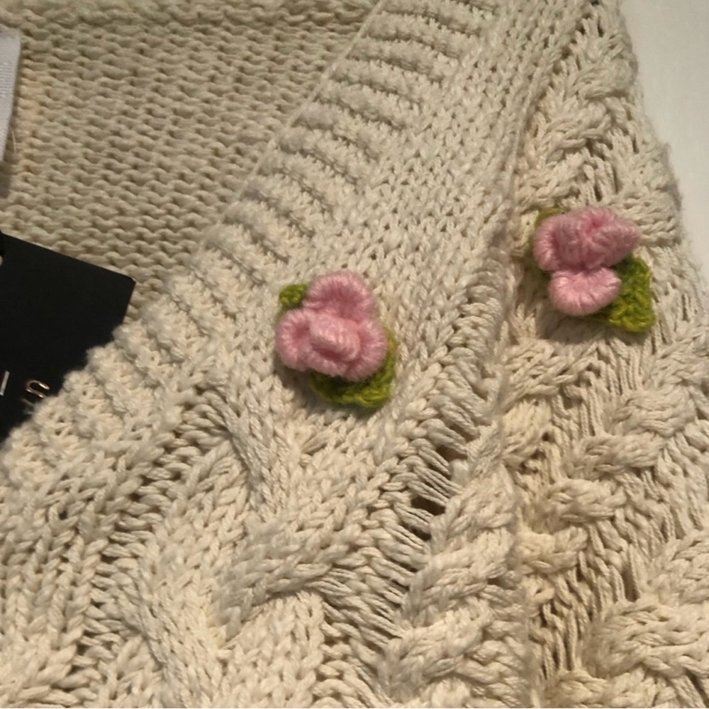 ‼️WOW‼️Le Lis Cream Cardigan with Pink AccentsNWT - Picture 7 of 13